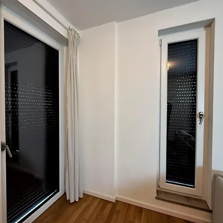 I Airport Deluxe With Terrace Апартаменты